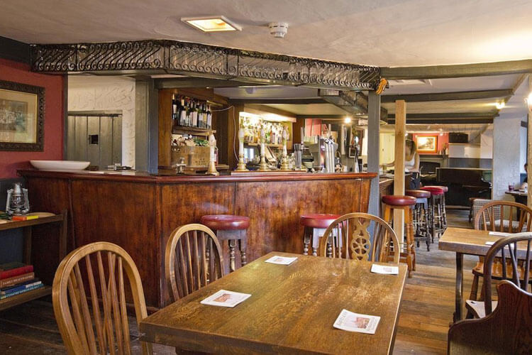 May Garland Inn - Image 2 - UK Tourism Online