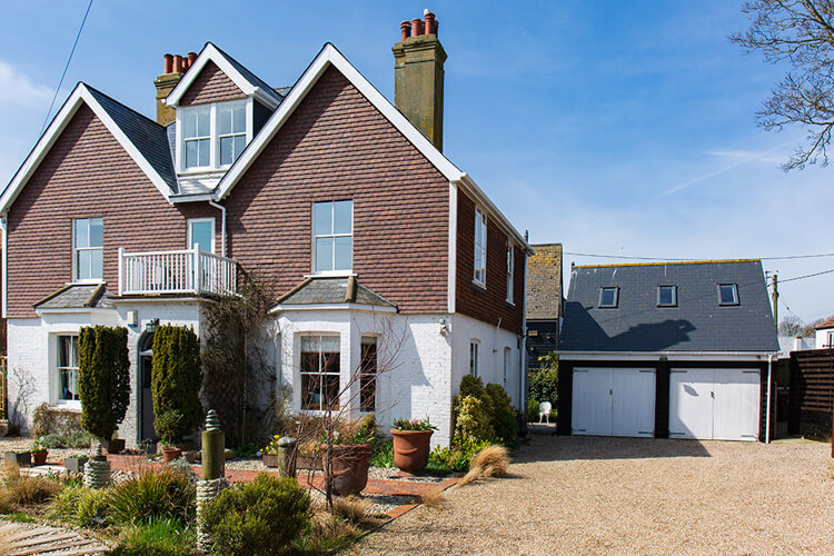 The Old Vicarage at Rye Harbour - Image 1 - UK Tourism Online