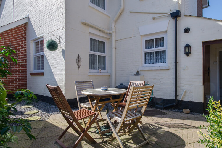 Cosy Cottage - Image 1 - UK Tourism Online