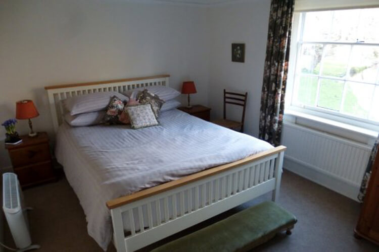 Efford Cottage Bed & Breakfast - Image 2 - UK Tourism Online