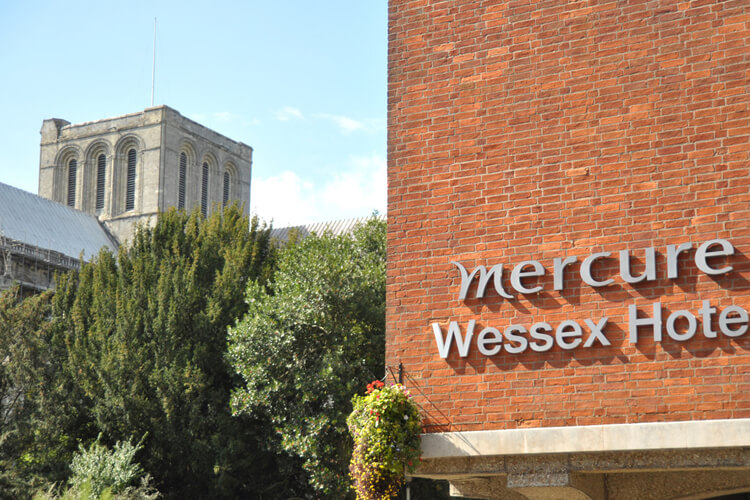 Mercure Wessex Hotel - Image 1 - UK Tourism Online