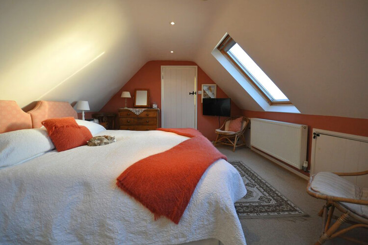 Neatham Barn Self Catering Accommodation - Image 3 - UK Tourism Online