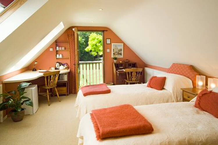 Neatham Barn Self Catering Accommodation - Image 4 - UK Tourism Online