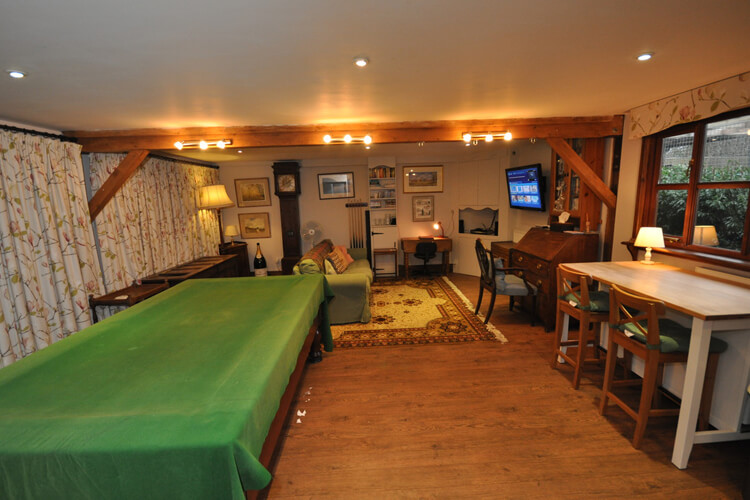 Neatham Barn Self Catering Accommodation - Image 5 - UK Tourism Online