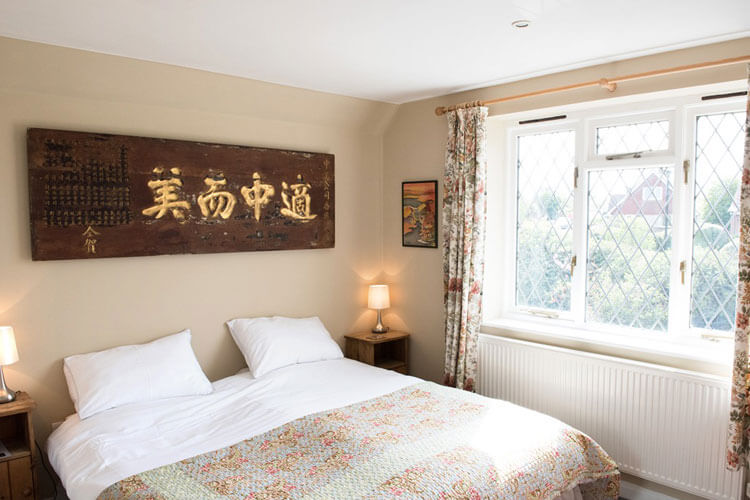 Twenty Four Ward Avenue Cowes Bed and Breakfast - Image 3 - UK Tourism Online
