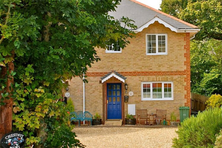 Chestnut Mews Holiday Cottages - Image 1 - UK Tourism Online