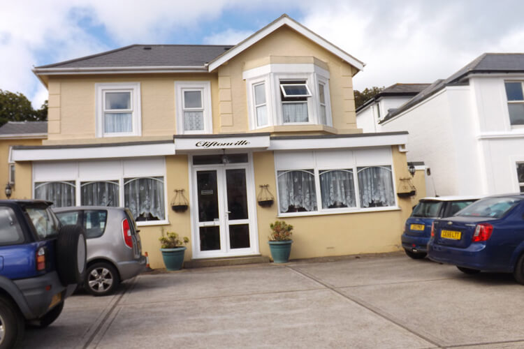 Cliftonville Guest House - Image 1 - UK Tourism Online