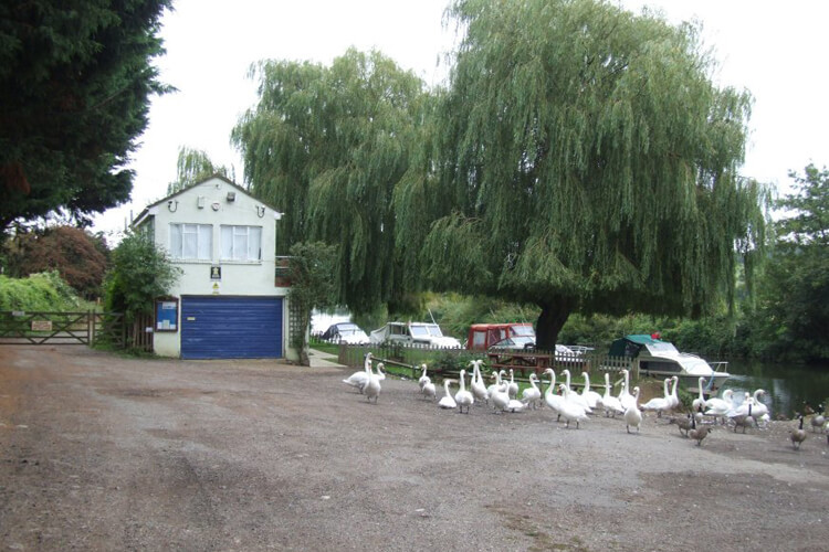 Bow Bridge Marina - Image 1 - UK Tourism Online