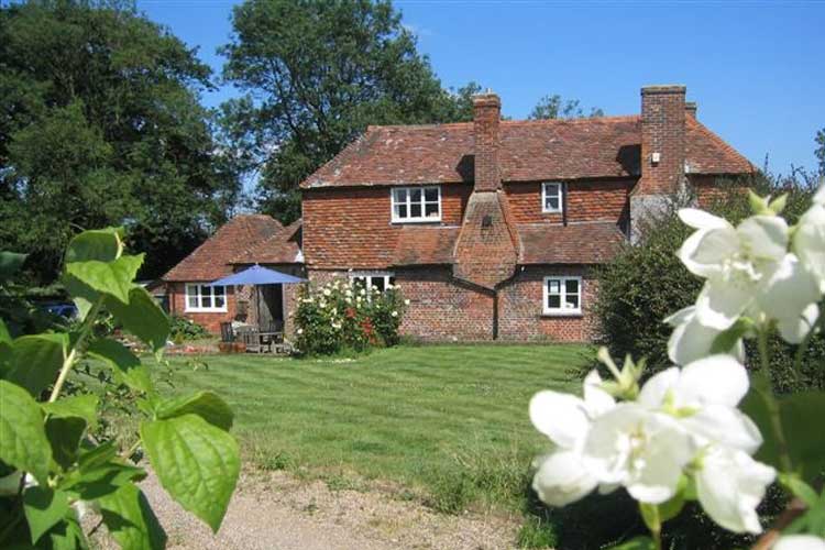 Charcott Farmhouse - Image 1 - UK Tourism Online