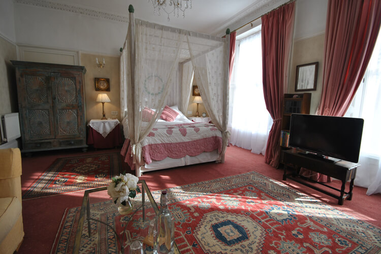 Churchill Guest House - Image 1 - UK Tourism Online