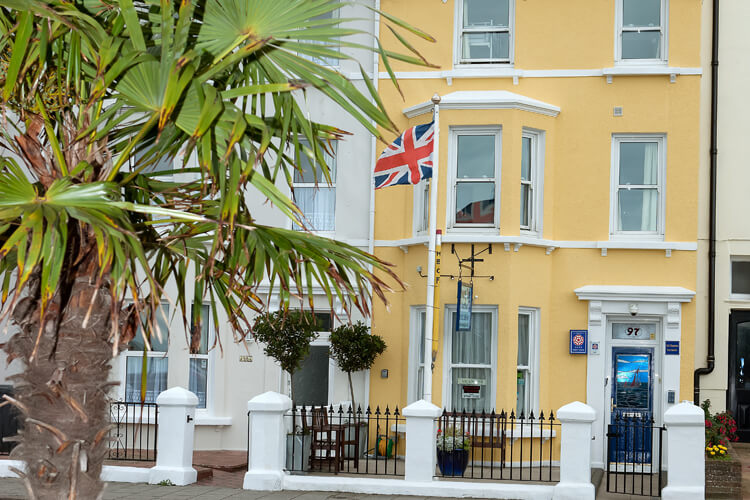 Evening Tide Guest House - Image 1 - UK Tourism Online