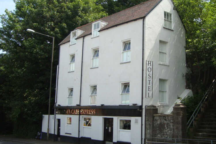 Hostel Alma & Cafe Express - Image 1 - UK Tourism Online