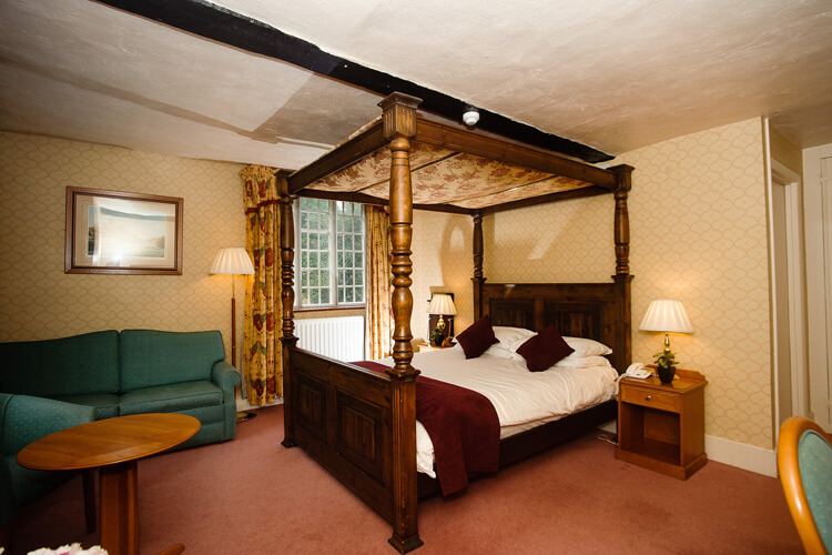 Howfield Manor Hotel - Image 1 - UK Tourism Online
