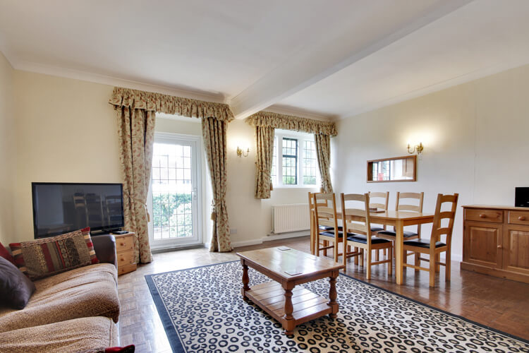 Lympne Castle Cottages - Image 2 - UK Tourism Online