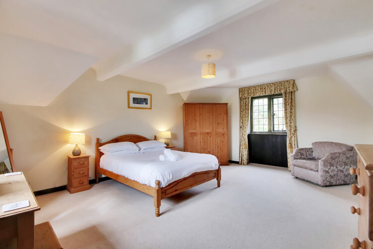 Lympne Castle Cottages - Image 5 - UK Tourism Online