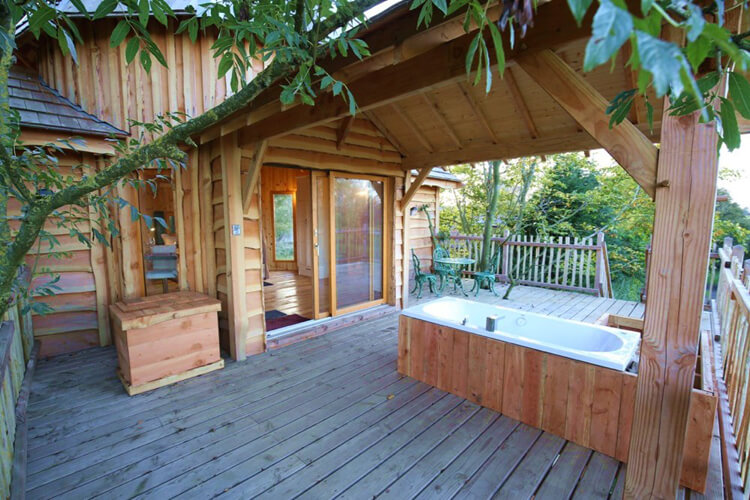 The Lodge Tree House - Image 4 - UK Tourism Online