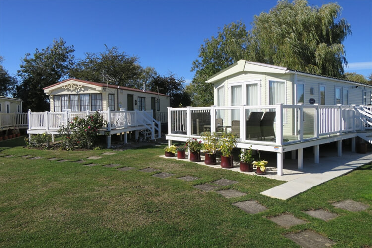 Bablock Hythe Caravan Park - Image 1 - UK Tourism Online