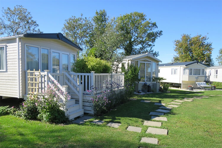 Bablock Hythe Caravan Park - Image 2 - UK Tourism Online