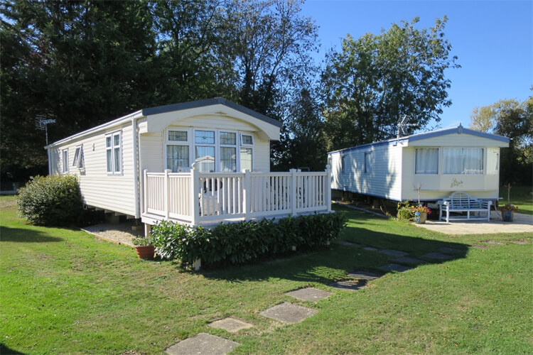 Bablock Hythe Caravan Park - Image 3 - UK Tourism Online