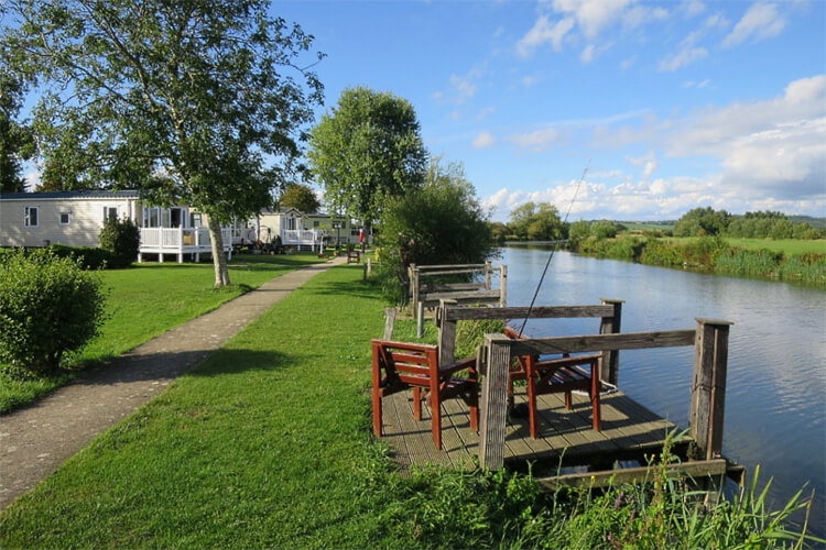 Bablock Hythe Caravan Park - Image 4 - UK Tourism Online