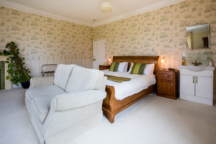 Fyfield Manor - Image 4 - UK Tourism Online