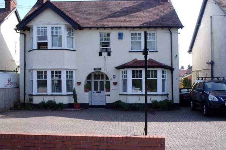 Hollybush Guest House - Image 1 - UK Tourism Online