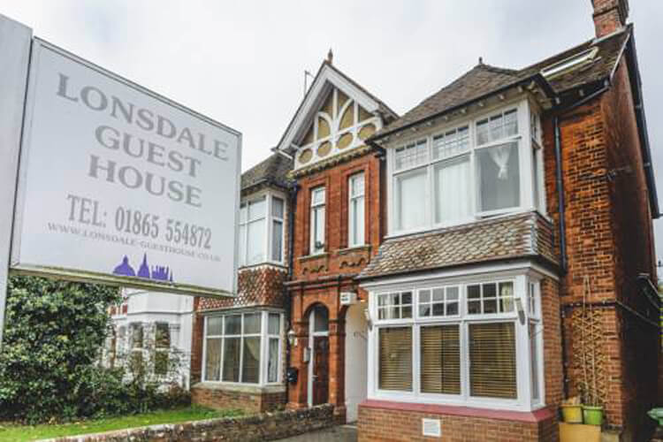 Lonsdale Guest House - Image 1 - UK Tourism Online