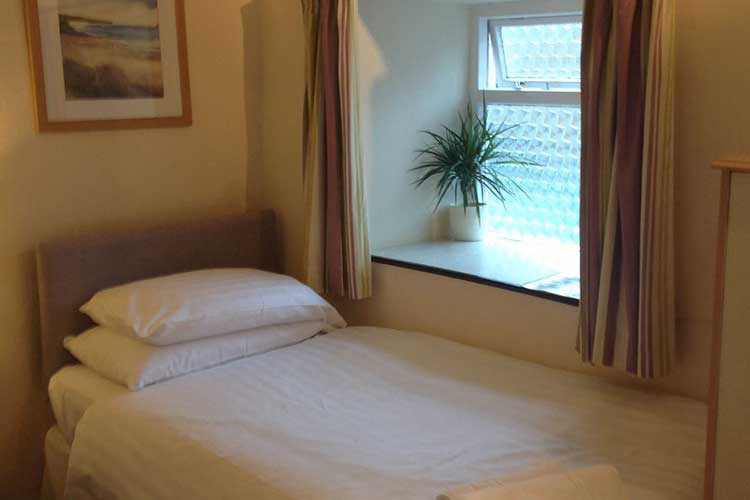 Priory Restaurant and Bed and Breakfast Burford - Image 3 - UK Tourism Online