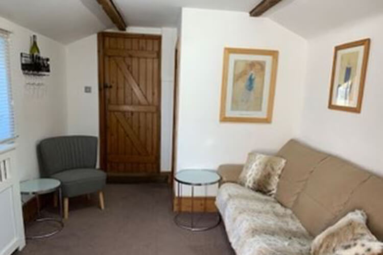 Dragons Lodge Self Catering - Image 3 - UK Tourism Online