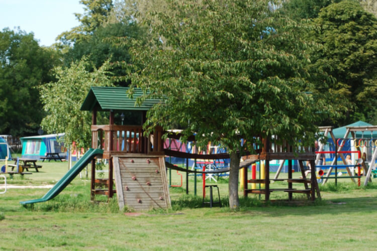 Laleham Park Camping Site - Image 2 - UK Tourism Online