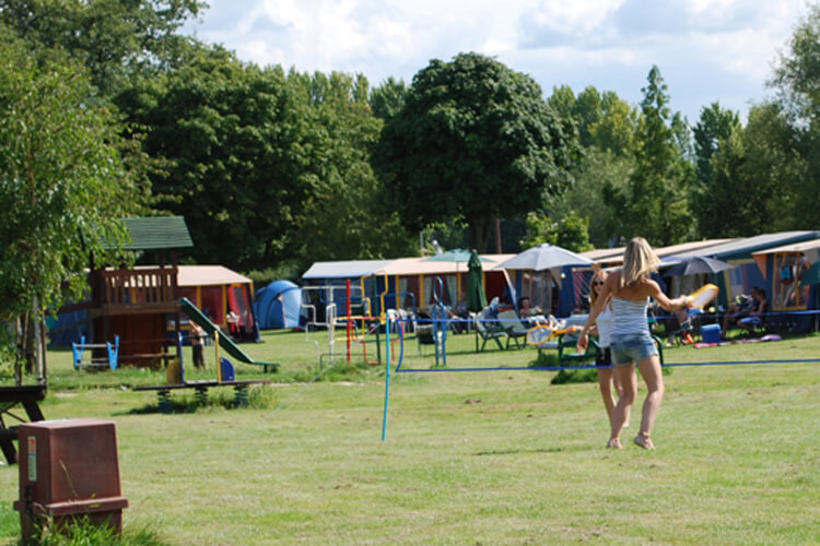 Laleham Park Camping Site - Image 3 - UK Tourism Online