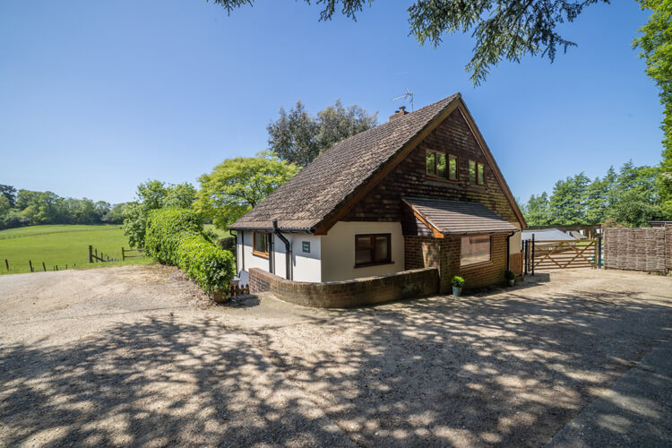 Surrey Hills Holiday Cottages - Image 1 - UK Tourism Online