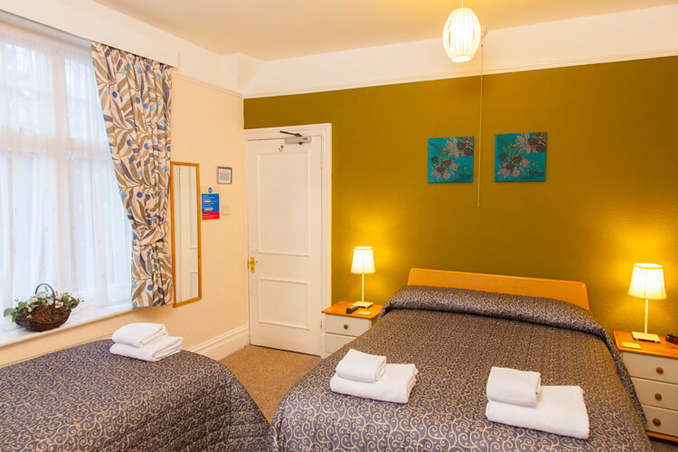 Gatwick Turret Guest House - Image 4 - UK Tourism Online