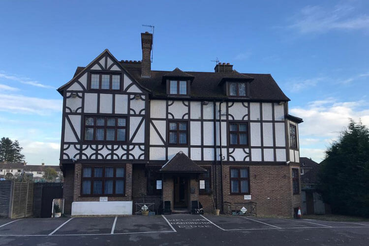 Barrington Lodge - Image 1 - UK Tourism Online