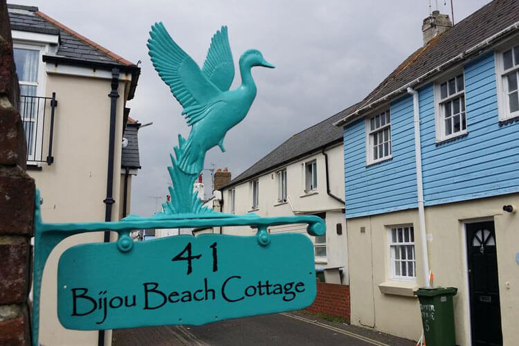 Bijou Beach Cottage - Image 1 - UK Tourism Online