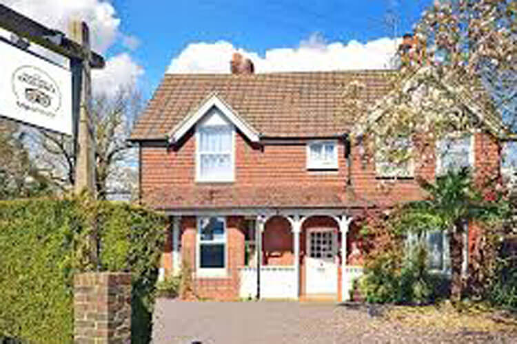 Grindstead Lodge Guest House - Image 1 - UK Tourism Online