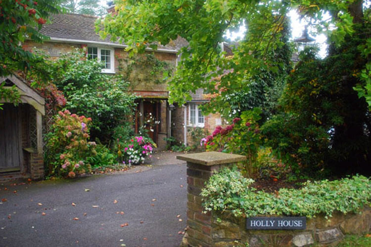 Holly House Bed and Breakfast - Image 1 - UK Tourism Online