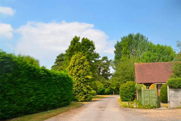 Honeysuckle Cottage - Image 1 - UK Tourism Online