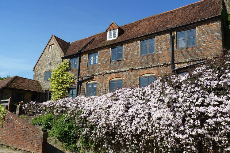Loves Farm House B&B - Image 1 - UK Tourism Online