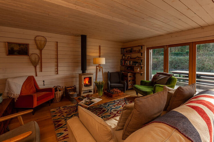 Ditchling Cabin - Image 3 - UK Tourism Online