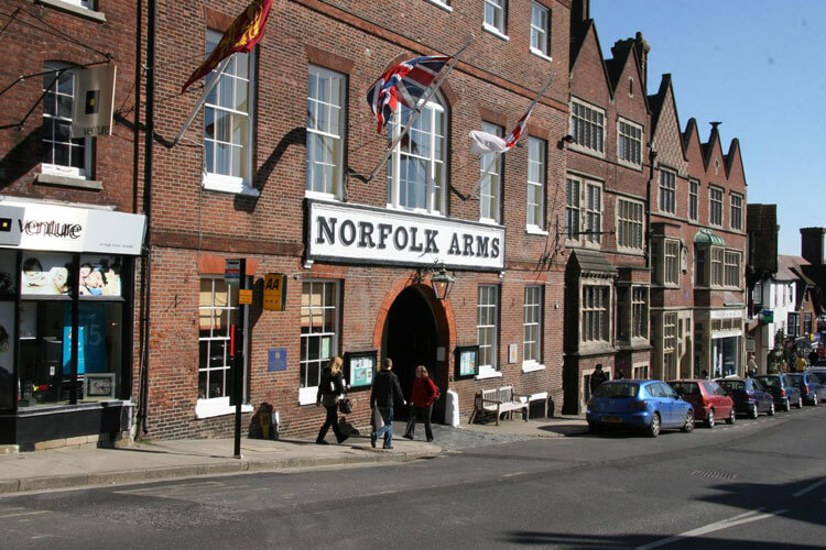 Norfolk Arms Hotel - Image 1 - UK Tourism Online