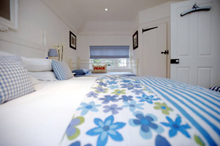 Spring Cottage - Image 2 - UK Tourism Online