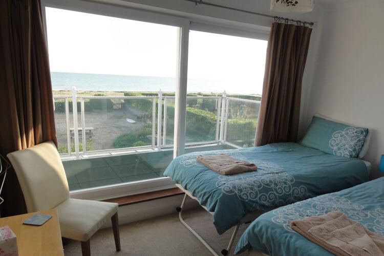 Sussex Beach House - Image 2 - UK Tourism Online