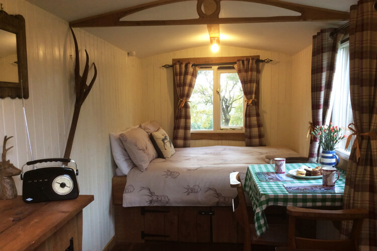 Waydown Cottage Shepherds Huts - Image 2 - UK Tourism Online