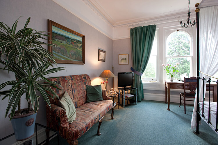 Beckford House - Image 2 - UK Tourism Online