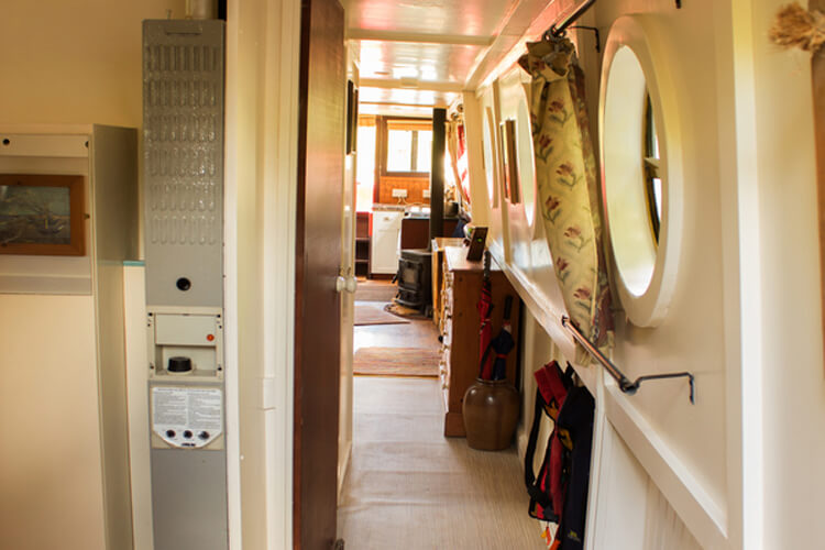 The Cru House Boats - Image 2 - UK Tourism Online