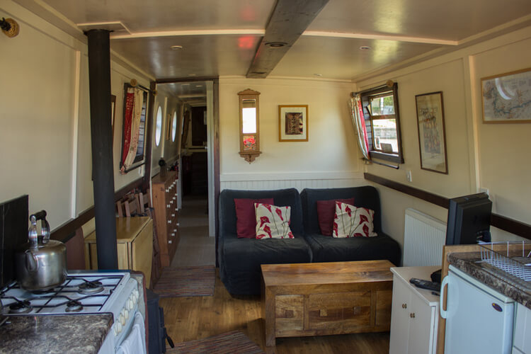 The Cru House Boats - Image 4 - UK Tourism Online