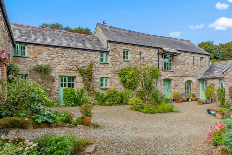 Badgers Sett Holiday Cottages - Image 1 - UK Tourism Online