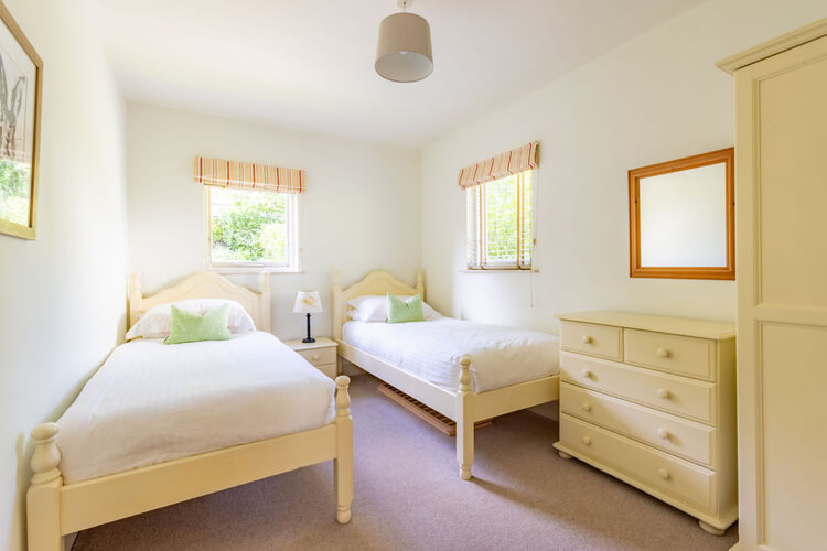 Broomhill Manor - Image 2 - UK Tourism Online