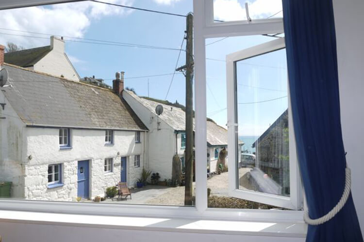 Cadgwith Cove Cottages - Image 1 - UK Tourism Online